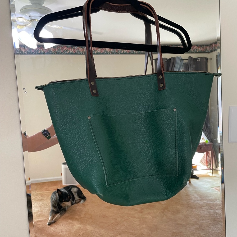 Portland Leather Medium Tote Bacalar